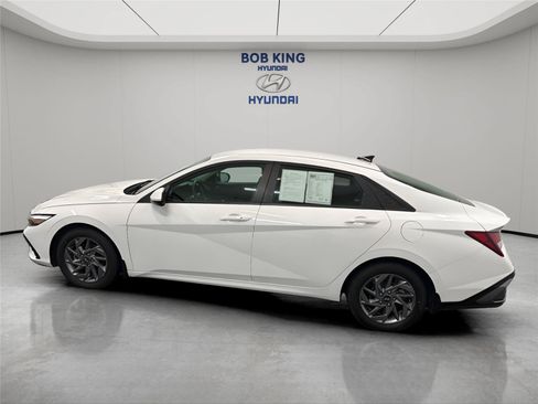 Certified 2024 Hyundai Elantra SEL FWD image 2