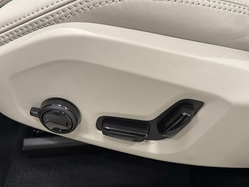 New 2026 Volvo XC60 B5 Ultra w/ Protection Package Premier image 24