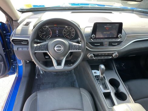 Used 2025 Nissan Altima 2.5 SV image 24