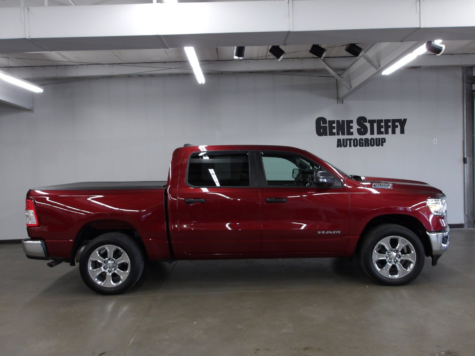 Used 2023 RAM 1500 Big Horn AWD/4WD image 3