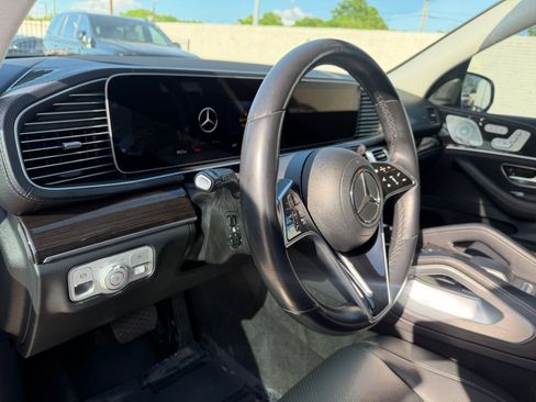 Used 2024 Mercedes-Benz GLS 450 4MATIC image 17
