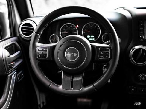 Used 2016 Jeep Wrangler Unlimited Rubicon w/ Connectivity Group AWD/4WD image 24