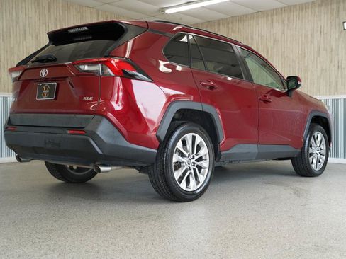 Used 2019 Toyota RAV4 XLE Premium FWD image 10