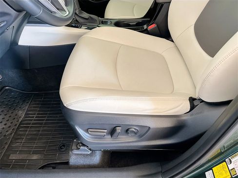 Used 2022 Toyota Corolla Cross XLE w/ Convenience Package image 19