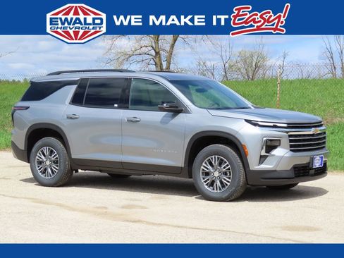 New 2026 Chevrolet Traverse LT w/ Driver Confidence Package AWD/4WD image 1