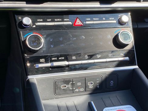 New 2025 Hyundai Santa Fe Limited AWD/4WD image 15