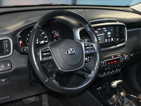 Used 2019 Kia Sorento SX w/ SX Touring Package image 2
