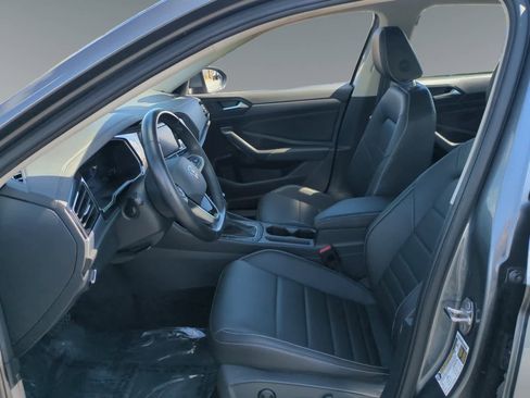 Used 2024 Volkswagen Jetta SE image 9