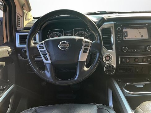 Used 2017 Nissan Titan S image 8