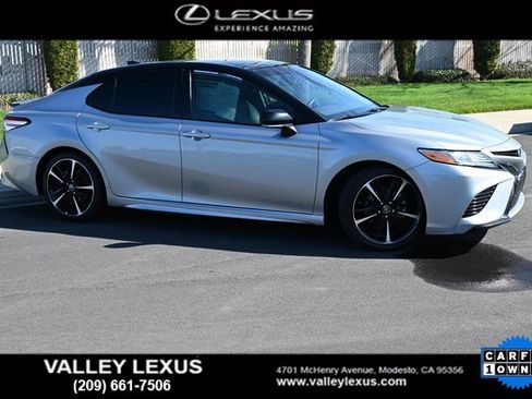 Used 2020 Toyota Camry XSE image 3
