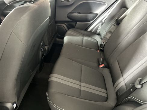 Used 2025 Hyundai Venue SEL FWD image 25