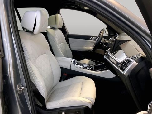 Used 2024 BMW X5 xDrive40i w/ M Sport Package AWD/4WD image 8
