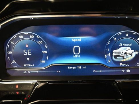 Used 2025 Chevrolet Silverado 2500 LT w/ Convenience Package image 11