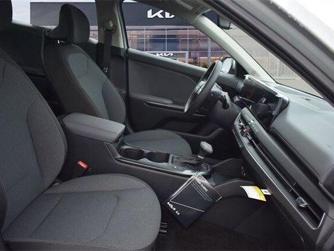 New 2025 Kia K4 LXS image 12