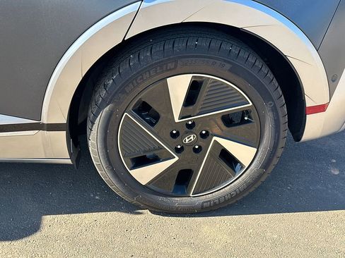 Used 2025 Hyundai Ioniq 5 Limited image 19