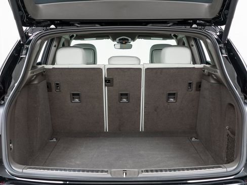 Certified 2021 Porsche Macan AWD/4WD image 13