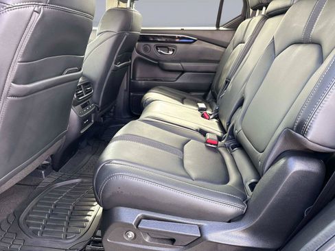 Certified 2025 Honda Pilot Touring image 16