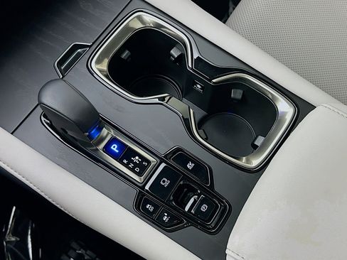 Used 2025 Lexus RX 350h w/ Convenience Package image 17