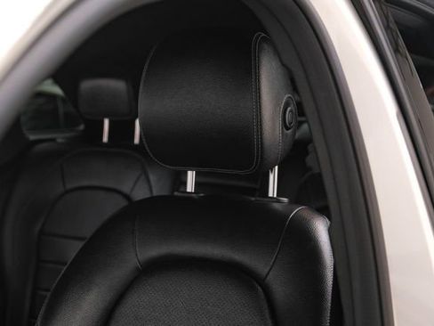 Used 2019 Mercedes-Benz GLC 300 w/ Premium Package image 28