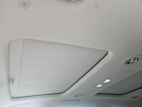 Used 2024 Buick Enclave Avenir w/ Avenir Technology Package image 26