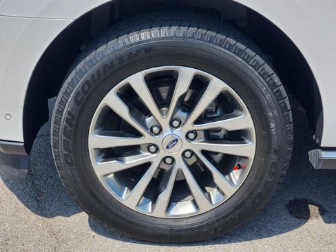 Used 2018 Ford Expedition Max Limited w/ Equipment Group 301A RWD image 10