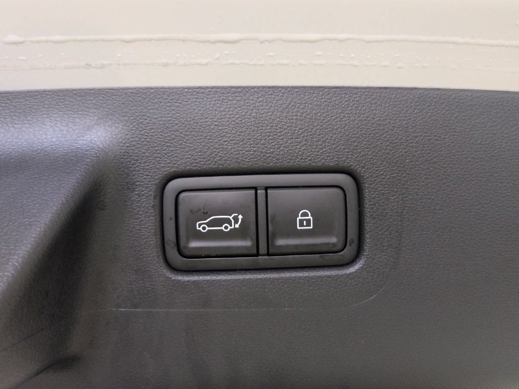Used 2025 Hyundai Santa Fe SE FWD image 17