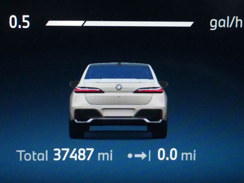 Used 2023 BMW 760i xDrive image 21