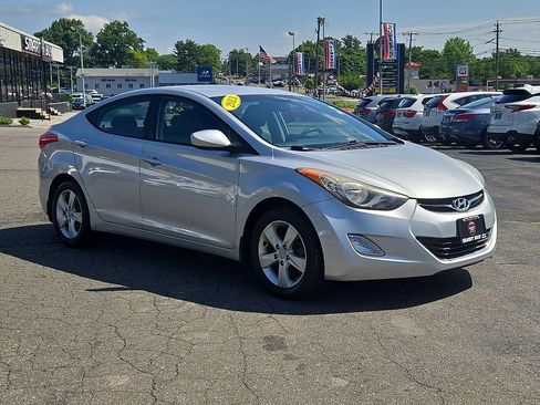 Used 2013 Hyundai Elantra GLS w/ Preferred Pkg FWD image 4