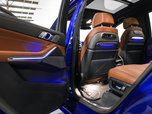 Used 2025 BMW X7 M60i image 30