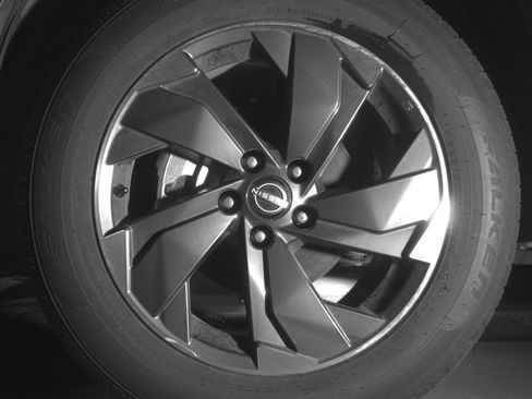 Used 2025 Nissan Rogue SV FWD image 12