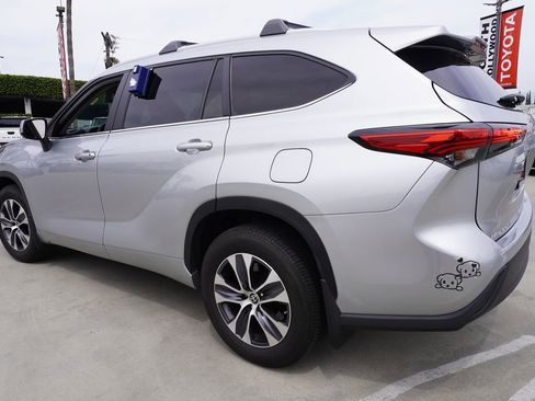 Used 2023 Toyota Highlander XLE image 5