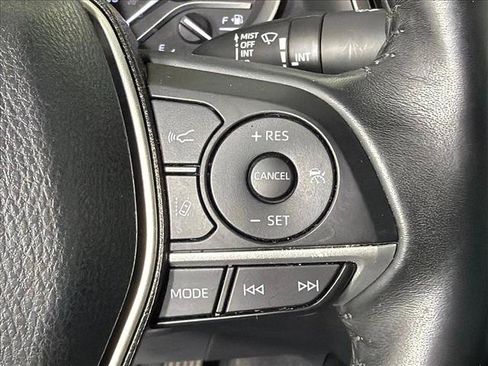 Used 2022 Toyota Camry XLE FWD image 25