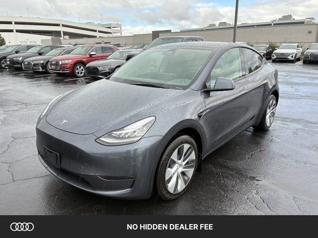 Used 2023 Tesla Model Y Long Range AWD/4WD image 1
