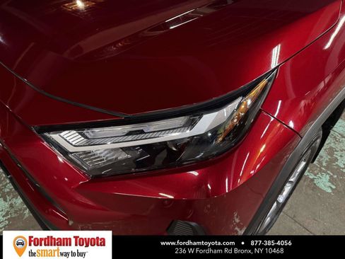 Used 2024 Toyota RAV4 LE AWD/4WD image 8