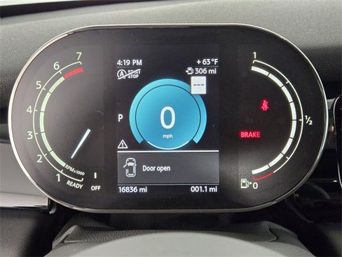 Used 2023 MINI Cooper 4-Door Hardtop image 25