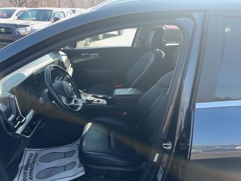 Used 2023 Kia Sportage EX image 11