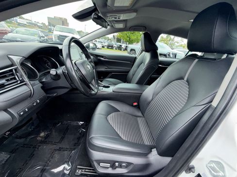 Used 2023 Toyota Camry SE FWD image 11