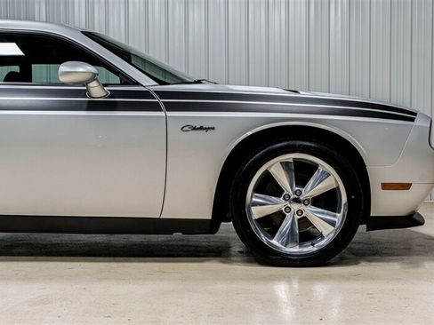 Used 2010 Dodge Challenger SE RWD image 18