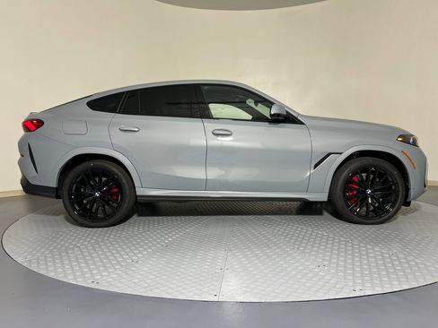 New 2026 BMW X6 xDrive40i w/ Climate Comfort Package image 8