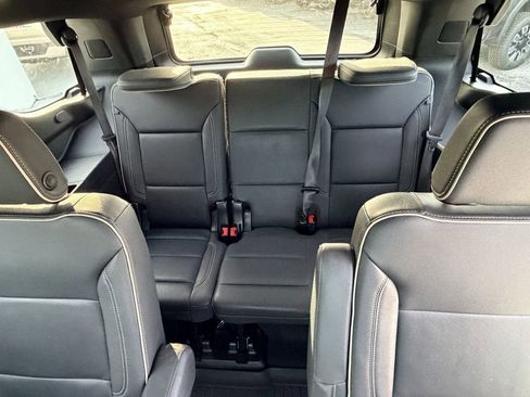 Used 2023 GMC Yukon SLT w/ SLT Luxury Package image 20