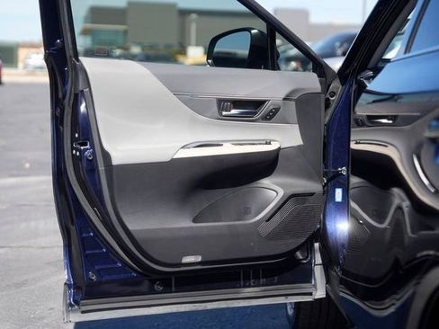 Used 2021 Toyota Venza Limited image 29