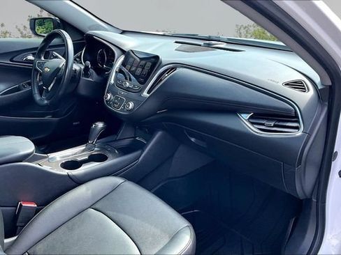 Used 2018 Chevrolet Malibu LT w/ Leather Package FWD image 15