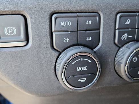 Used 2023 Chevrolet Silverado 1500 ZR2 w/ Technology Package image 40