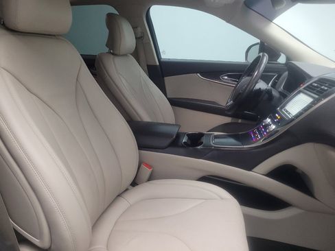 Used 2017 Lincoln MKX Reserve w/ Driver Assistance Package FWD image 21