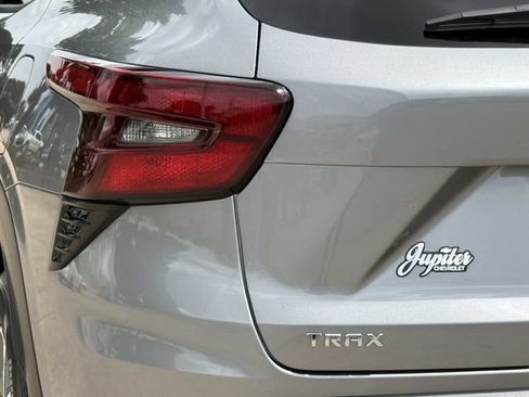 Certified 2025 Chevrolet Trax LT w/ Driver Confidence Package FWD image 7