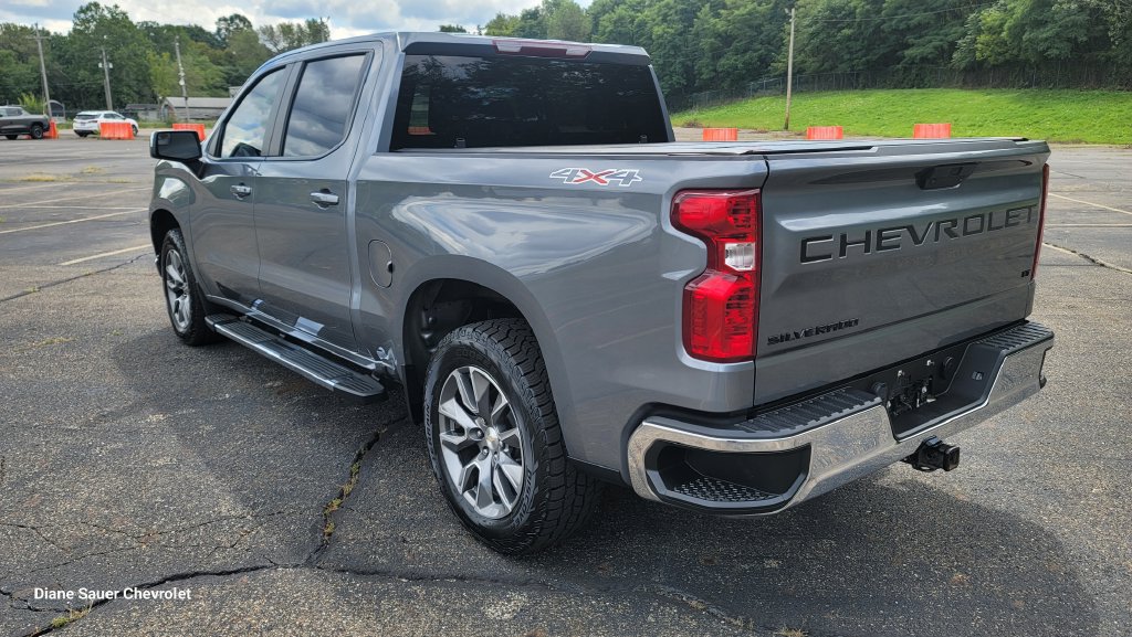 Used 2022 Chevrolet Silverado 1500 LT w/ Bed Protection Package AWD/4WD image 9