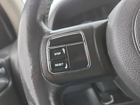 Used 2014 Jeep Compass Latitude w/ Sun/Sound Group image 28