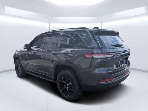 New 2026 Jeep Grand Cherokee Altitude RWD image 5