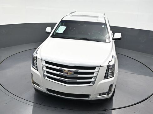 Used 2019 Cadillac Escalade Luxury image 22