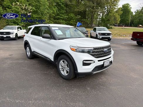 Certified 2024 Ford Explorer XLT w/ Equipment Group 202A AWD/4WD image 1